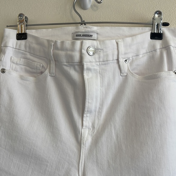 Good American Good Legs Crop | White | Size 14 (32) - Picture 6 of 10